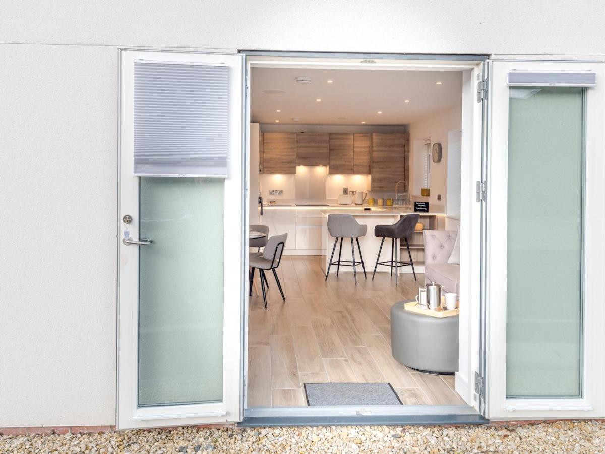 Pass The Keys Contemporary Apartment With Secure Parking Shrewsbury Exteriör bild