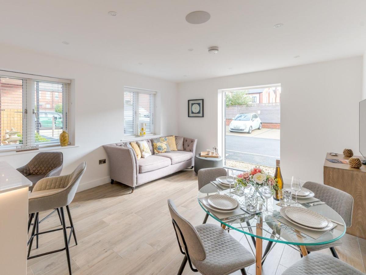 Pass The Keys Contemporary Apartment With Secure Parking Shrewsbury Exteriör bild
