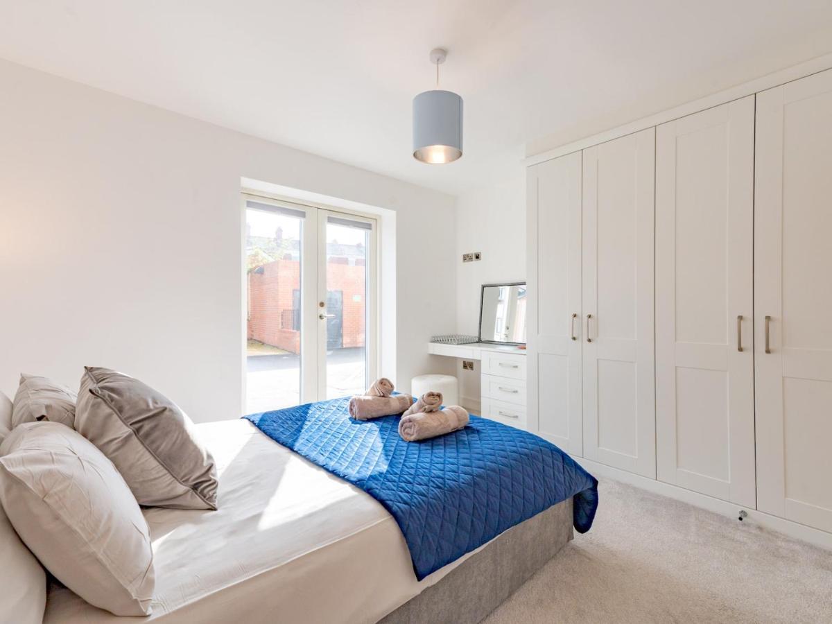 Pass The Keys Contemporary Apartment With Secure Parking Shrewsbury Exteriör bild