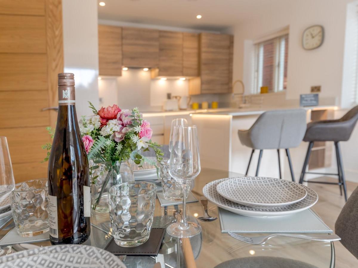 Pass The Keys Contemporary Apartment With Secure Parking Shrewsbury Exteriör bild