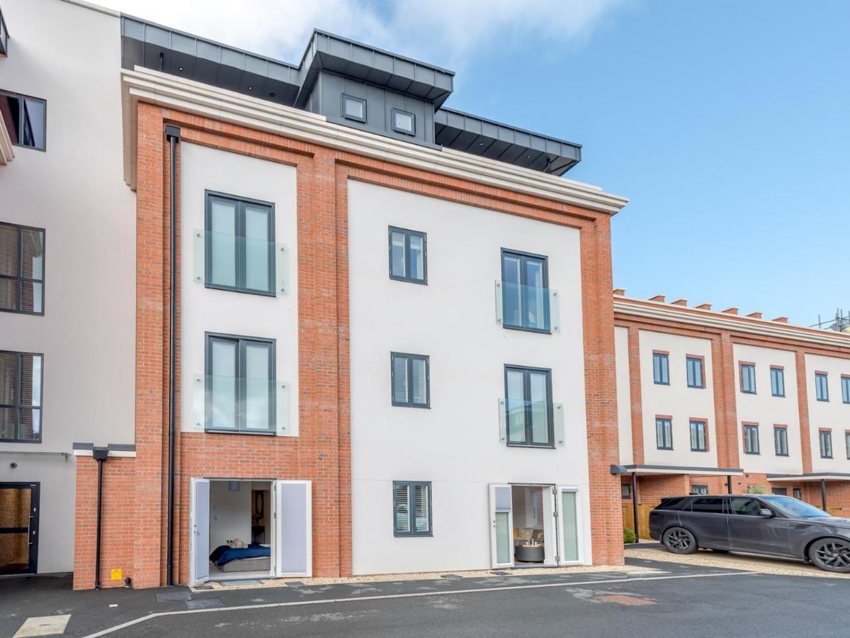 Pass The Keys Contemporary Apartment With Secure Parking Shrewsbury Exteriör bild