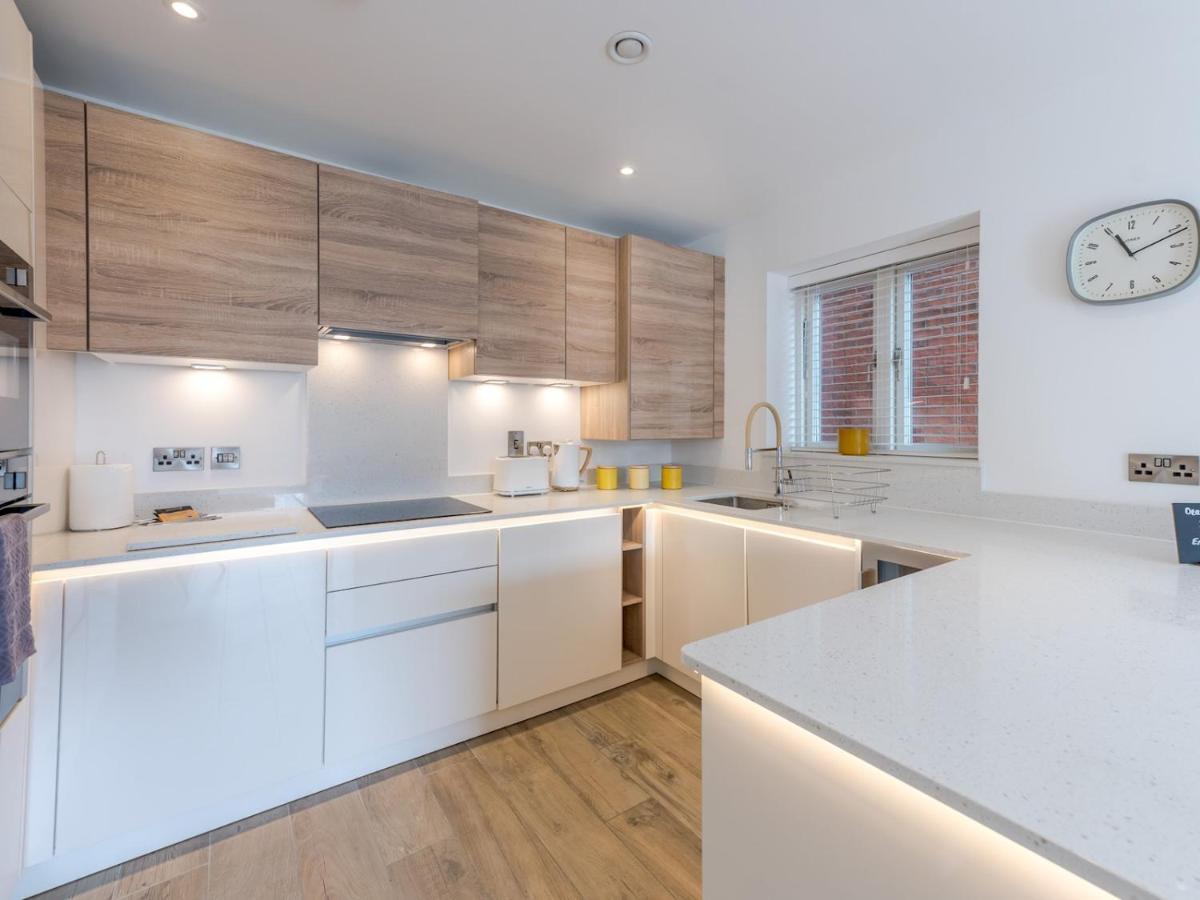 Pass The Keys Contemporary Apartment With Secure Parking Shrewsbury Exteriör bild
