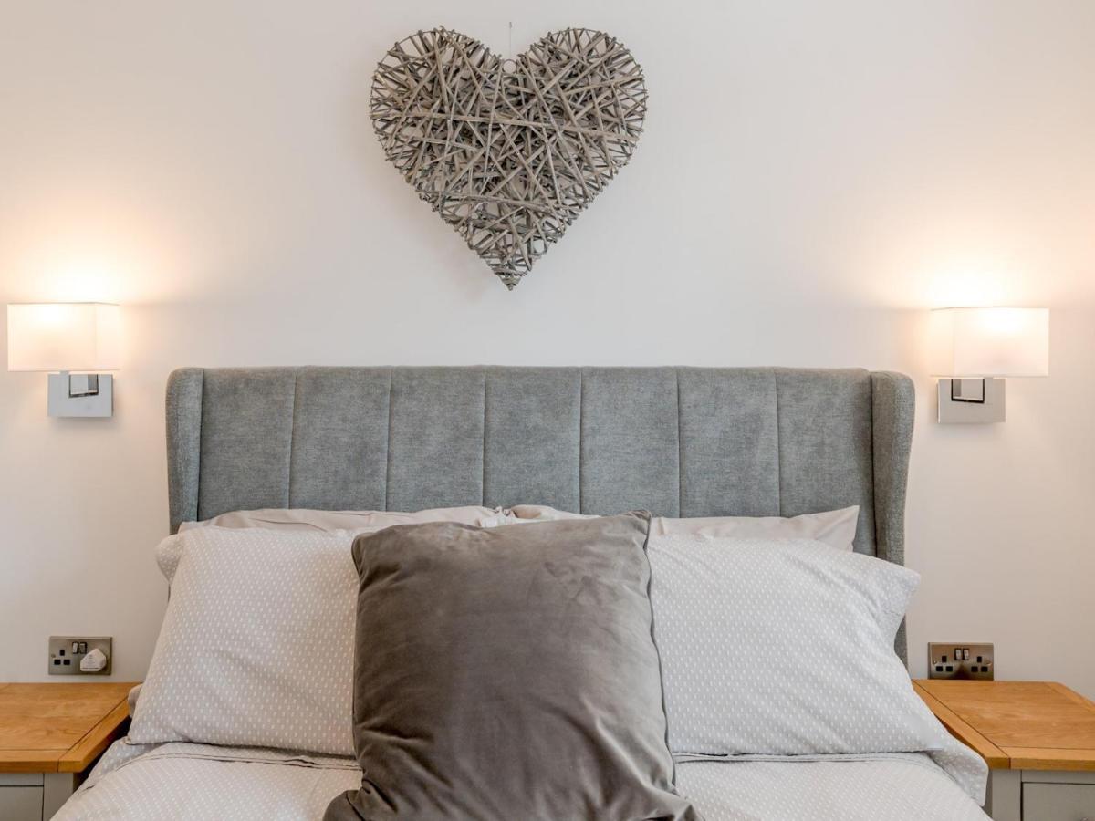 Pass The Keys Contemporary Apartment With Secure Parking Shrewsbury Exteriör bild