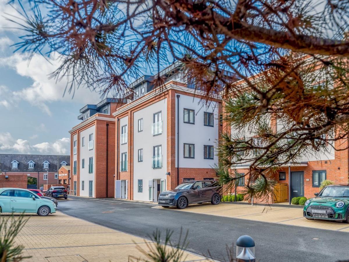 Pass The Keys Contemporary Apartment With Secure Parking Shrewsbury Exteriör bild